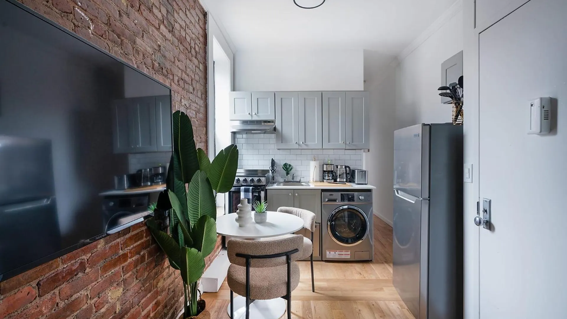 153-1G Newly Renovated 2Br Lower East Side New York 0*,