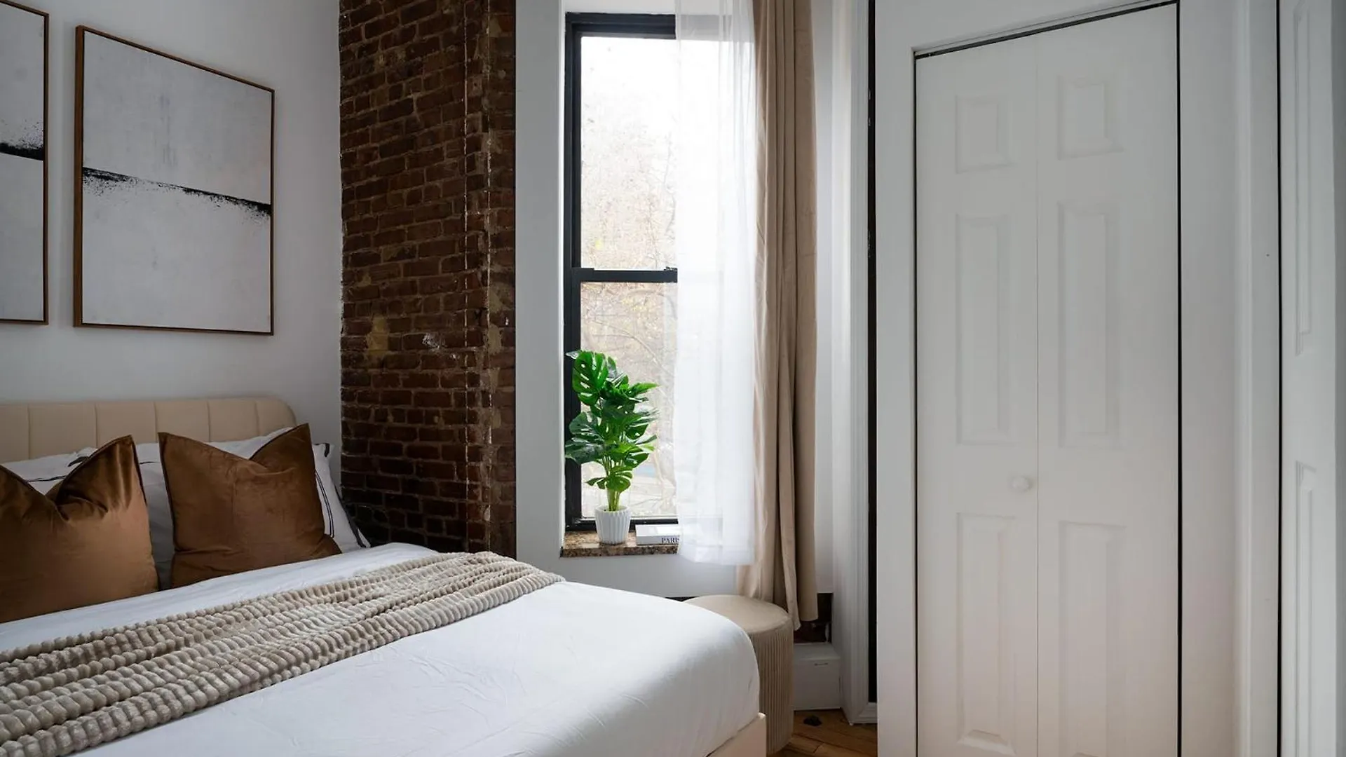 153-1G Newly Renovated 2Br Lower East Side New York